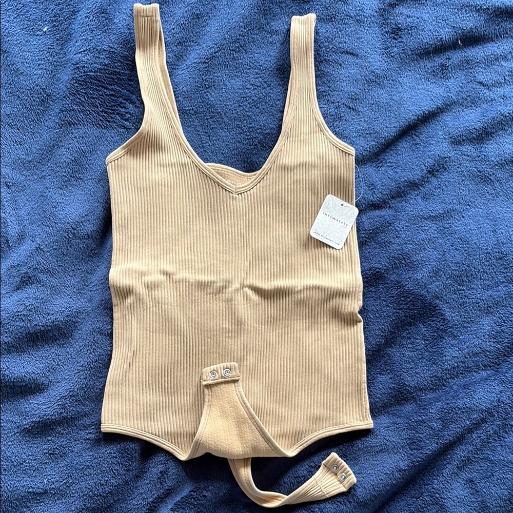 ISOLD ON DEPOP Intimately FP NWT v neck ribbed bodysuit
